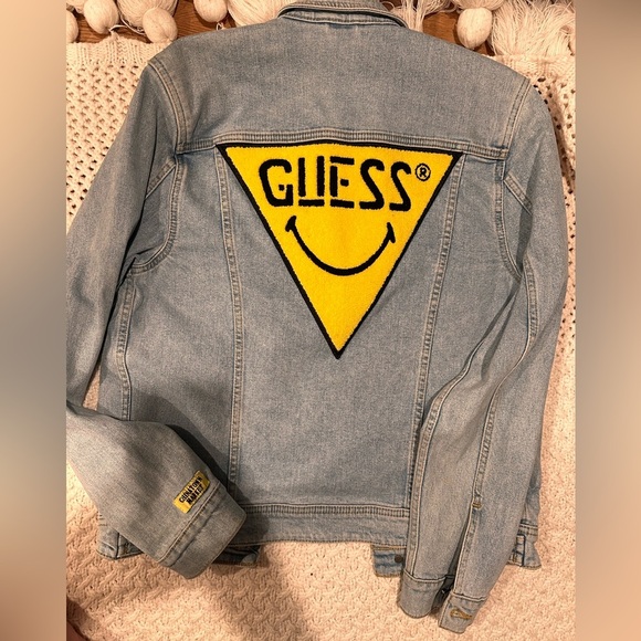 GUESS X Chinatown Market X Smiley UO
Exclusive Denim Trucker Jacket Size SMALL/P - Picture 10 of 10
